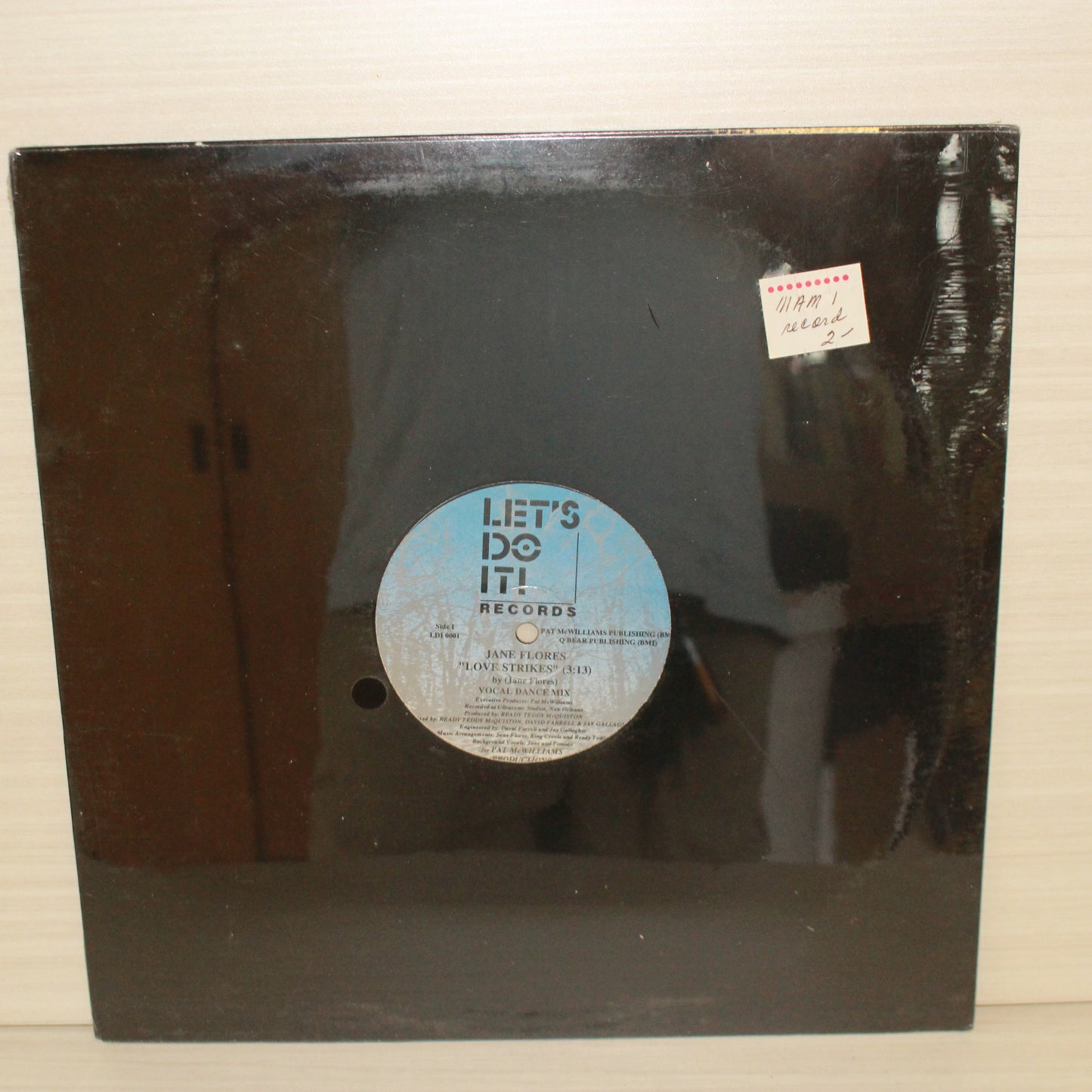Jane Flores : Love Strikes (12",Maxi-Single)