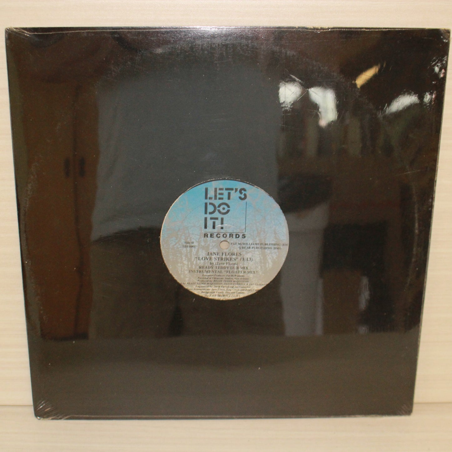 Jane Flores : Love Strikes (12",Maxi-Single)