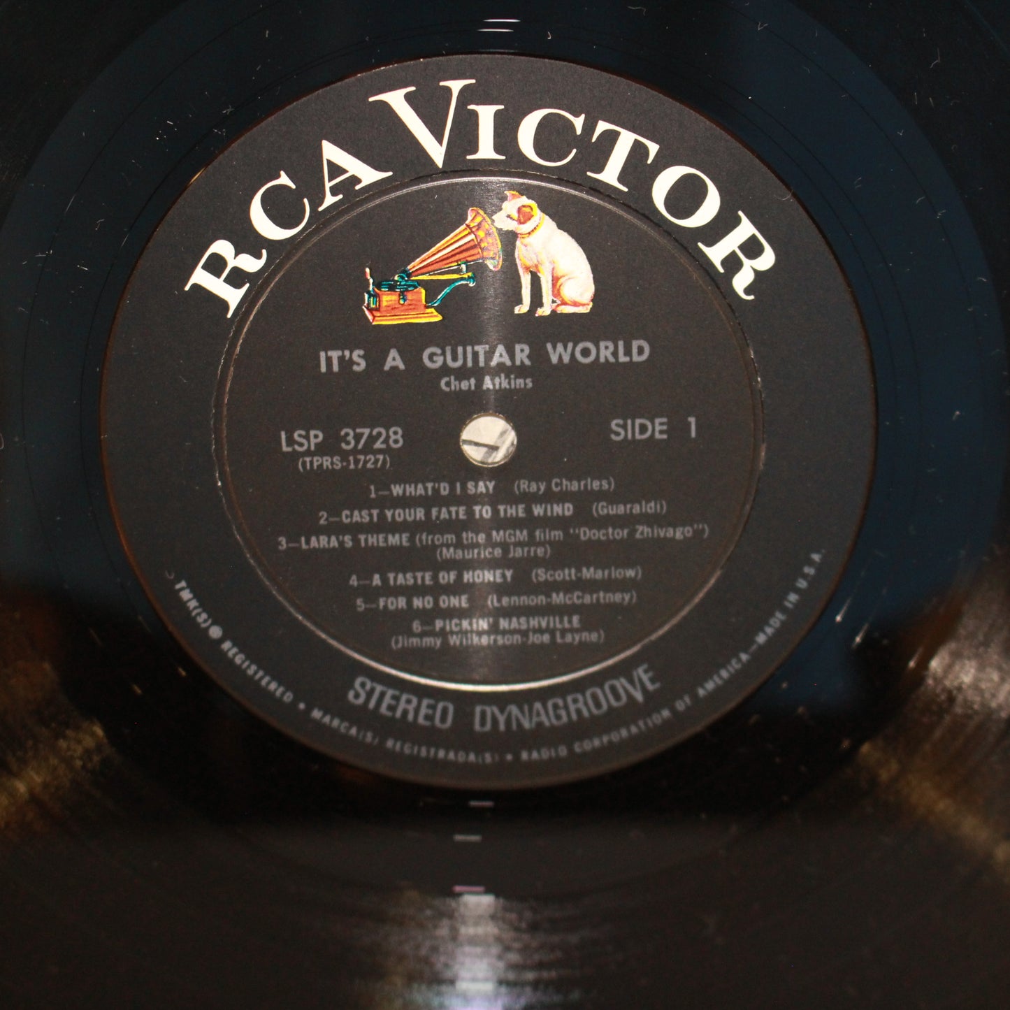 Chet Atkins : It's A Guitar World (LP,Stereo)