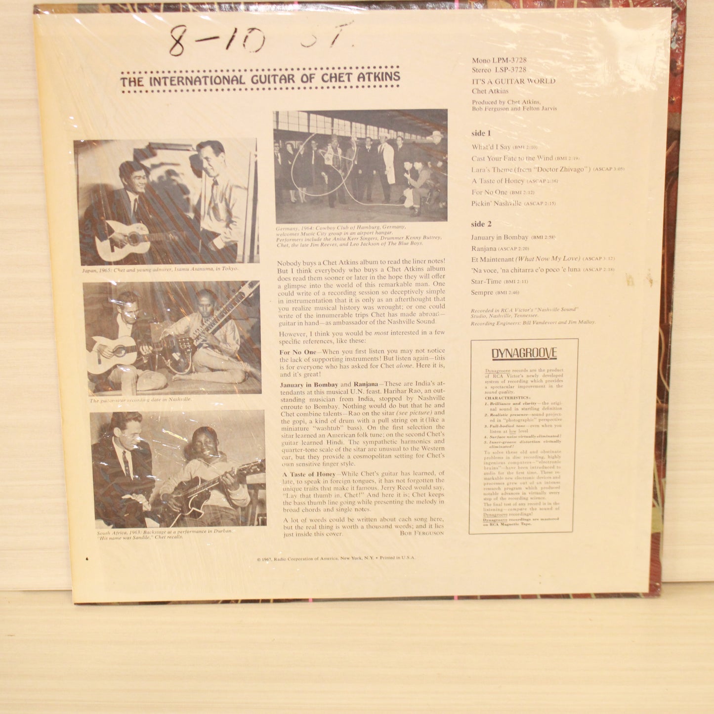 Chet Atkins : It's A Guitar World (LP,Stereo)