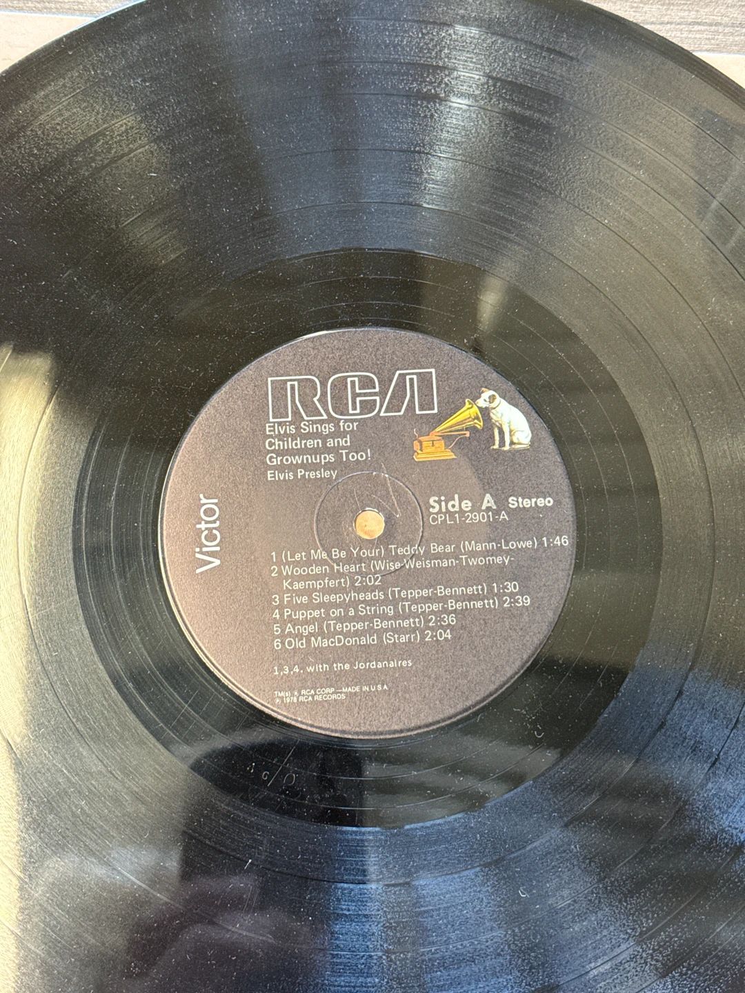 Elvis Presley – Elvis Sings For Children And Grownups Too! (1978, RCA Victor)