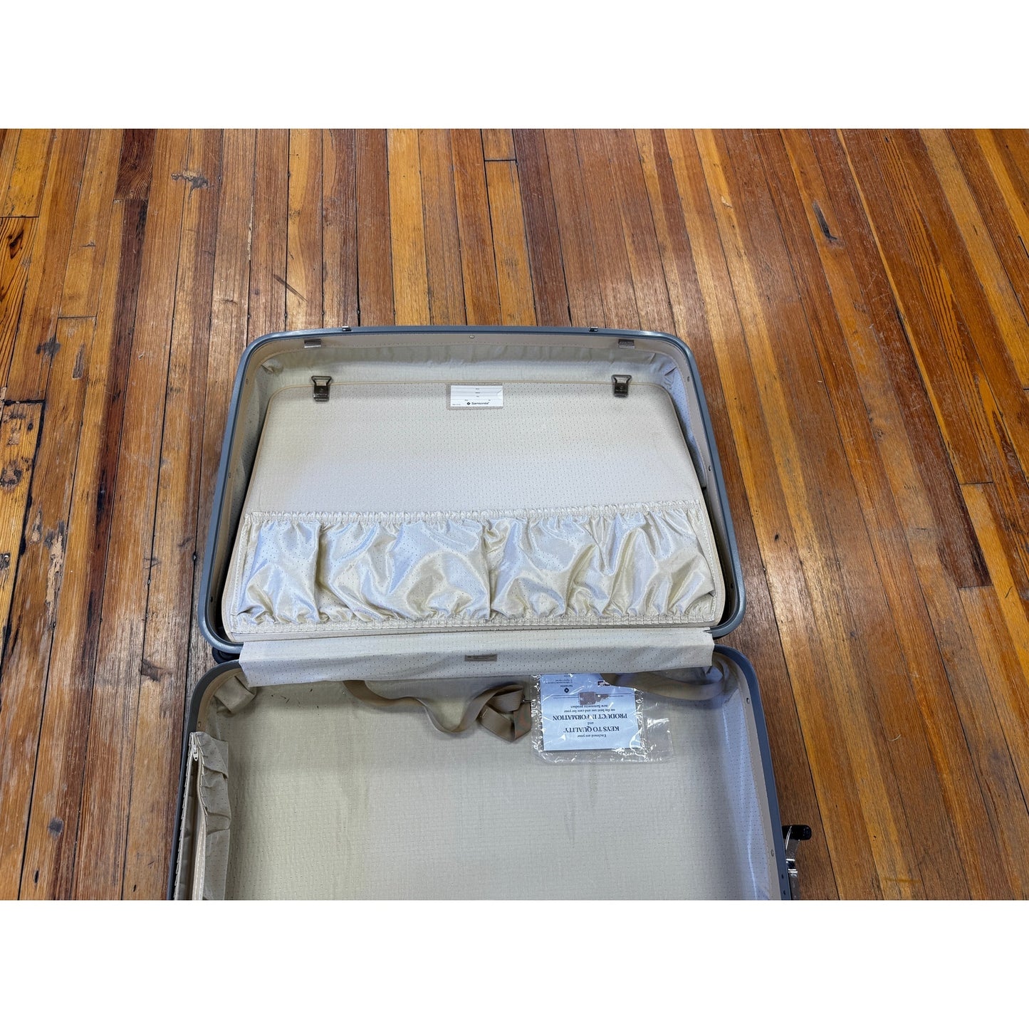 Vintage 1970's Samsonite Survivor Series 28" Rolling Suitcase Sealed Product Info w/ Key