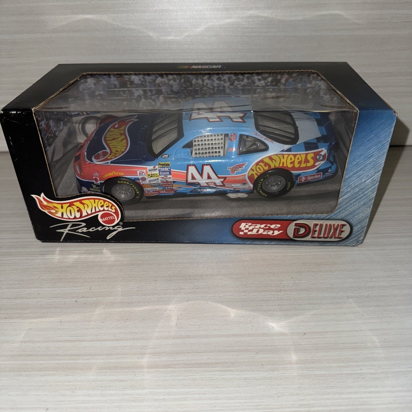 1999 Hot Wheels Kyle Petty #44 1:24 NASCAR Diecast Race Day Deluxe st310 NIB
