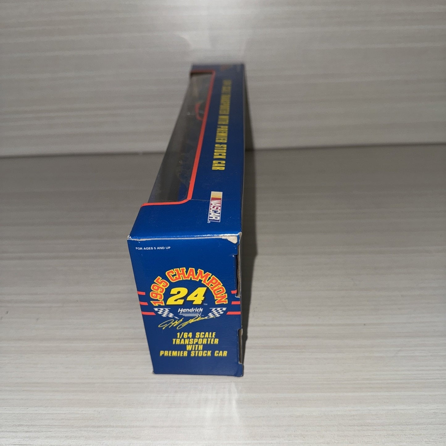 Jeff Gordon #24 1995 Champion 1:64 Transporter & Car NIB Racing Champions NASCAR