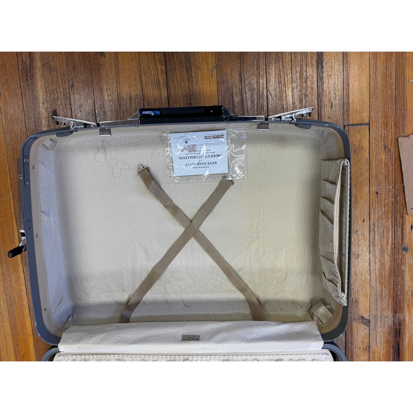 Vintage 1970's Samsonite Survivor Series 28" Rolling Suitcase Sealed Product Info w/ Key