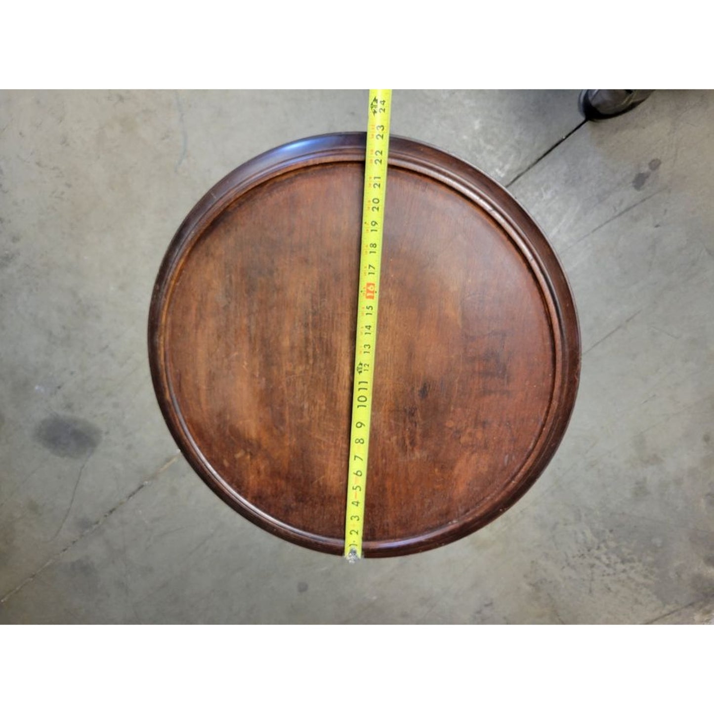 24"� Diameter Vintage Victorian Round Table