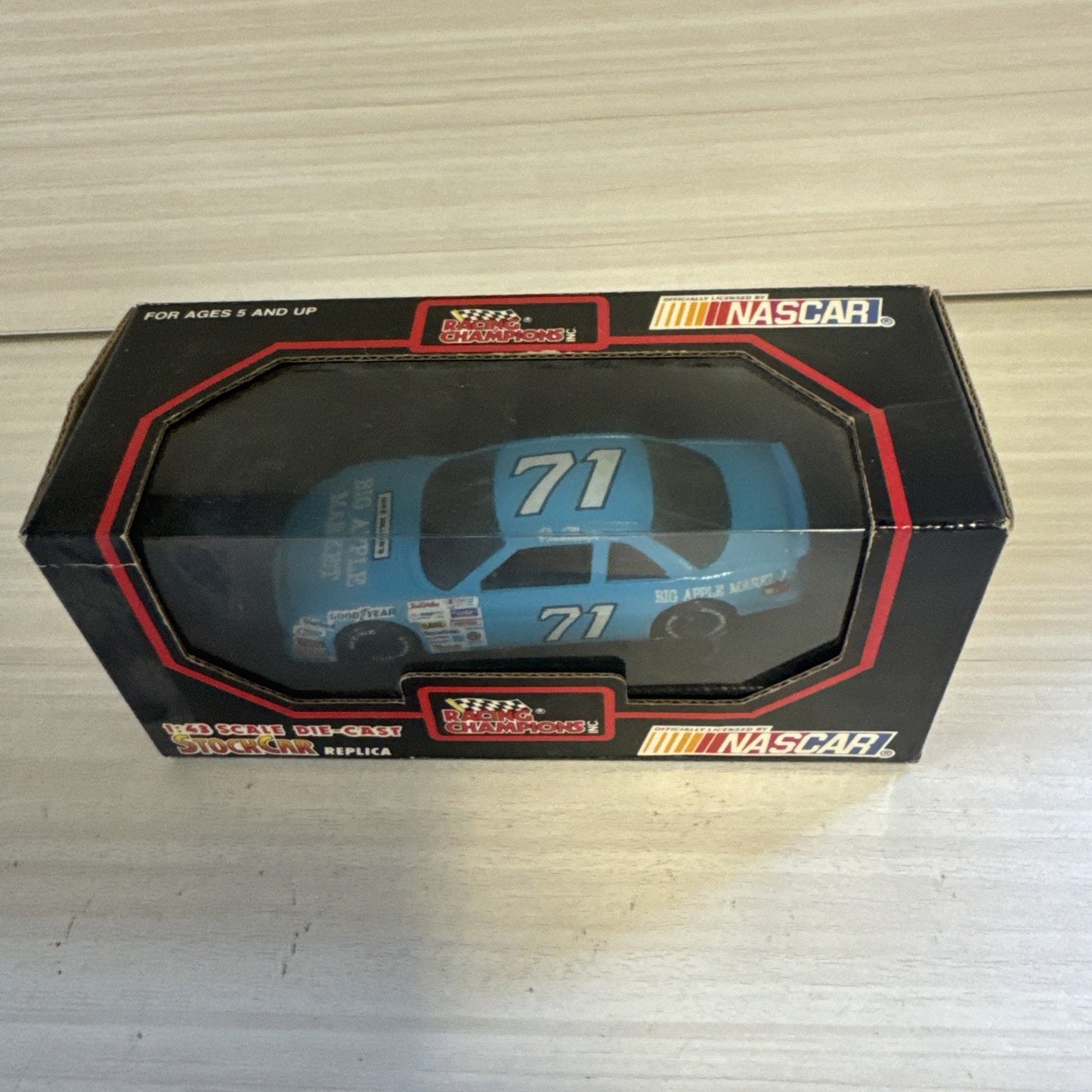 1991 Racing Champions 1:24 Dave Marcis #71 Big Apple Market – NIB NASCAR