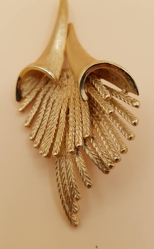 Stunning Gold-Toned Textured Vintage Floral Pin Brooch 2.5 Inches