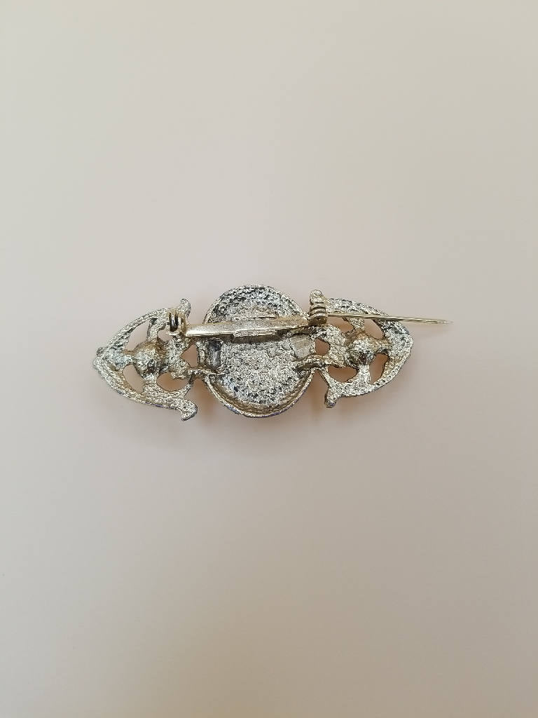 Elegant Vintage Style Pearl Brooch Pin with Filigree Detail