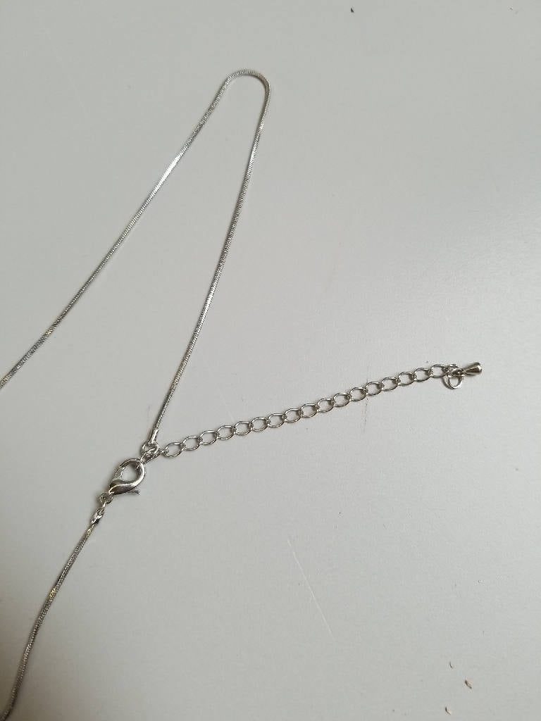 Elegant Vintage Silver Necklace with Oval Pendant