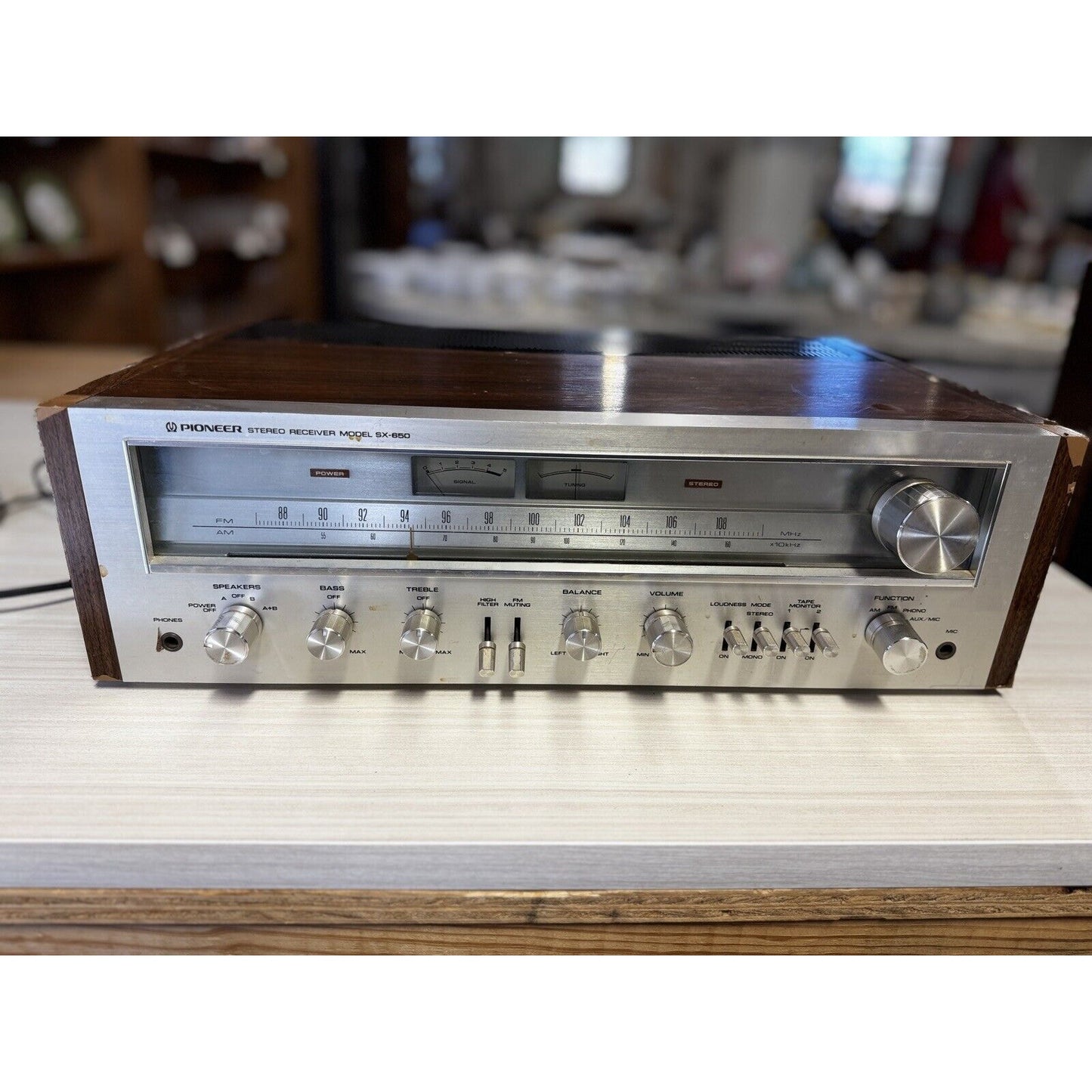 Pioneer SX-650 Vintage Stereo Receiver Tested - Right Cannel Goes in and out
