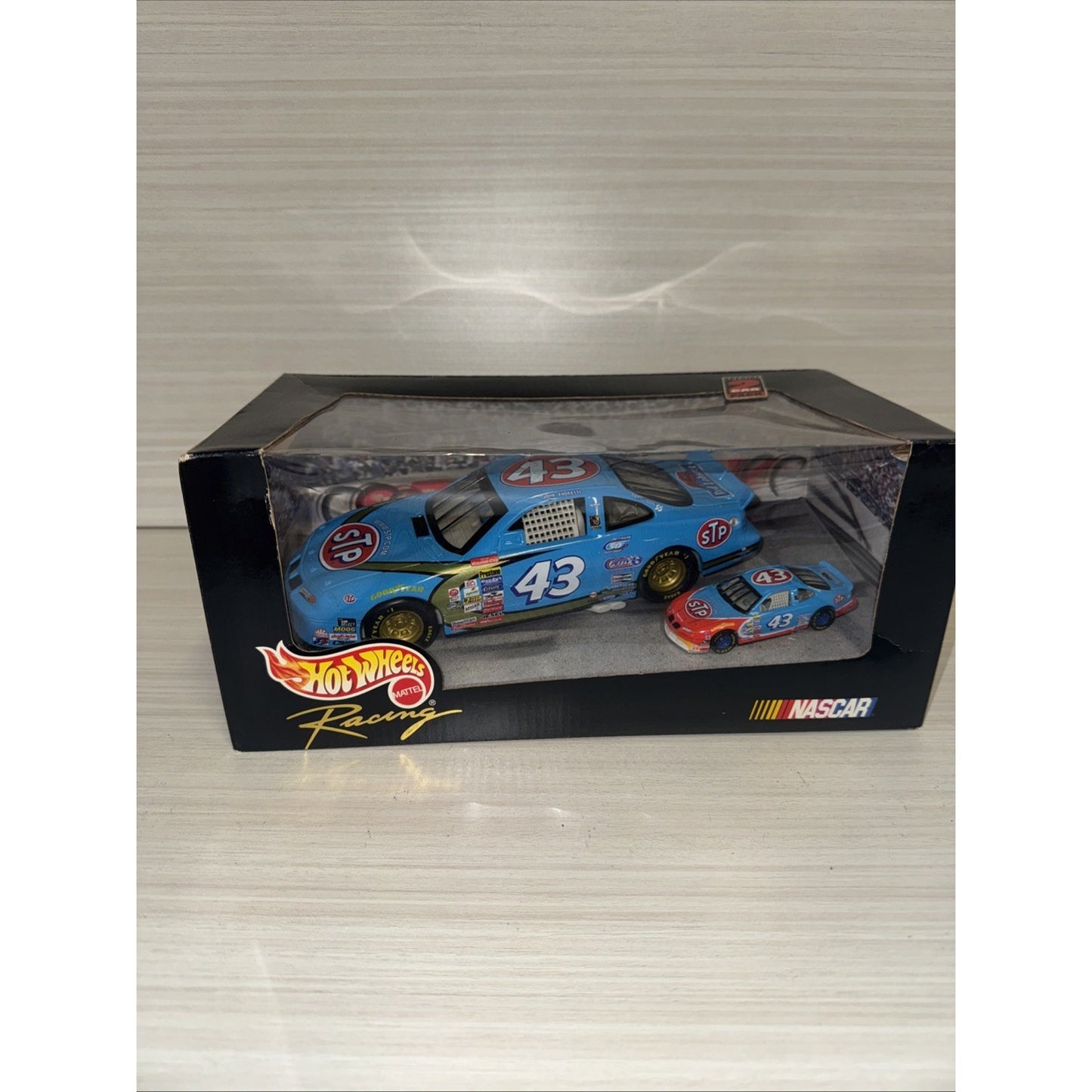 #43 Hot Wheels Richard Petty 1998 NASCAR DieCast 2 Pack Set RARE