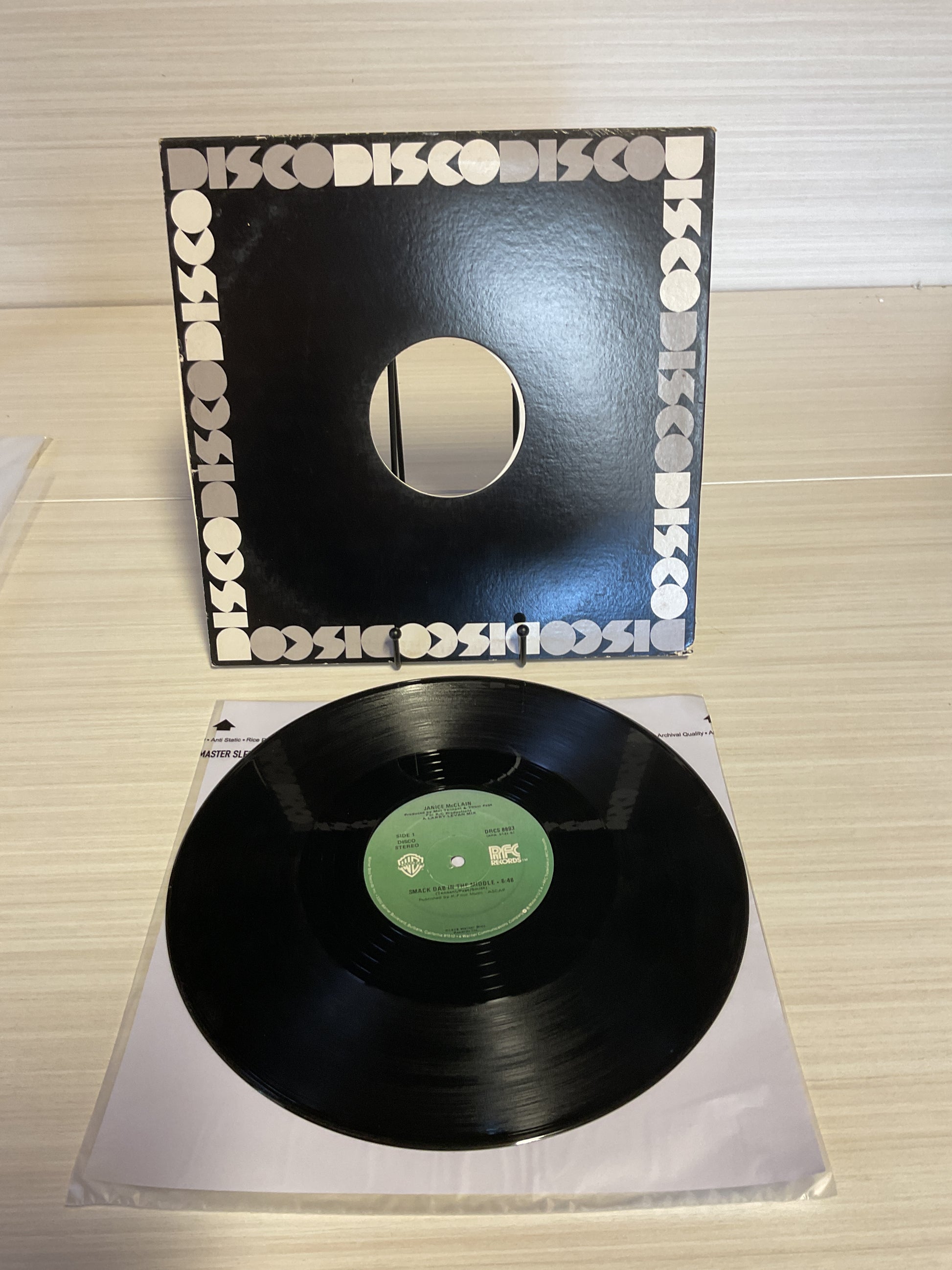 Janice McClain : Smack Dab In The Middle (12",33 ⅓ RPM)