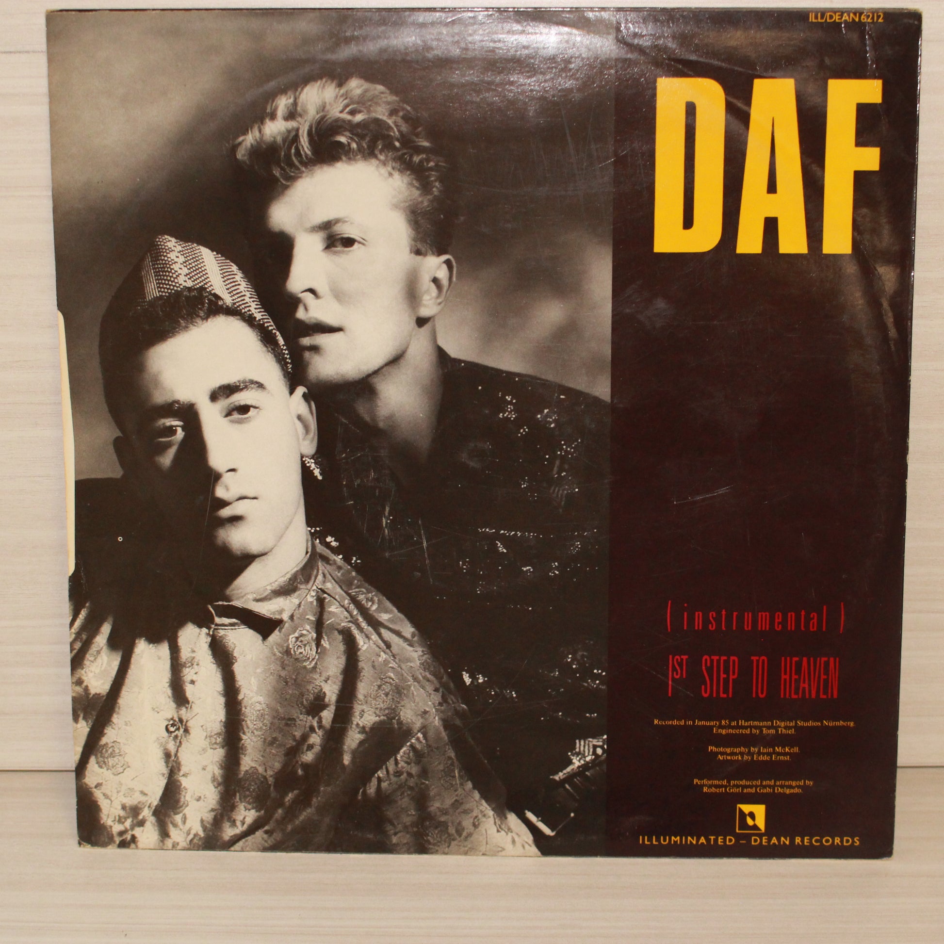 Deutsch Amerikanische Freundschaft : Absolute Body Control (12",45 RPM)