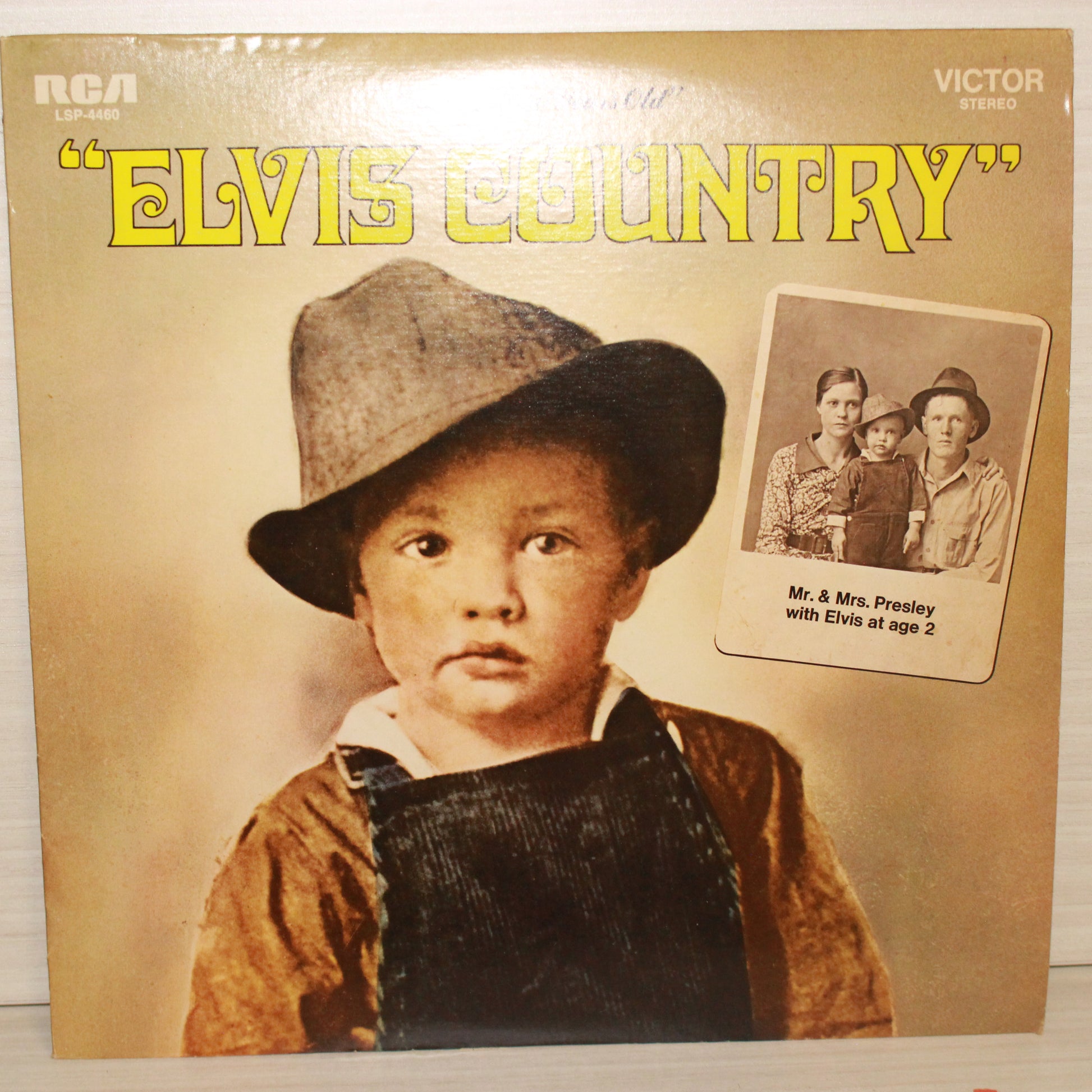 Elvis Presley : Elvis Country (I'm 10,000 Years Old) (LP,Album,Stereo)