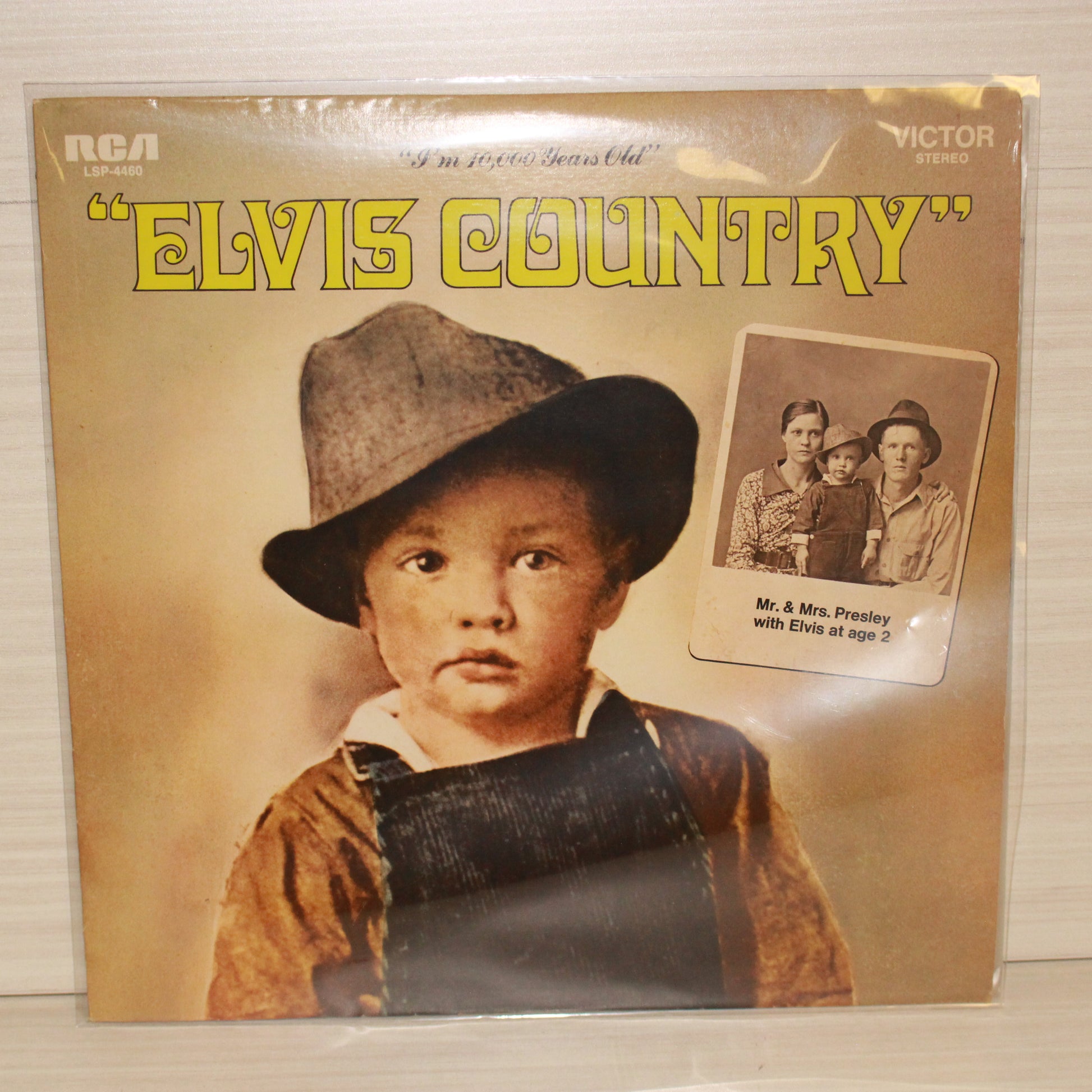 Elvis Presley : Elvis Country (I'm 10,000 Years Old) (LP,Album,Stereo)