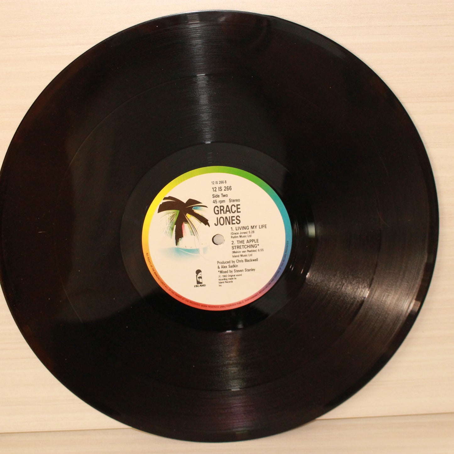 Grace Jones : Love Is The Drug (12",45 RPM,Stereo)