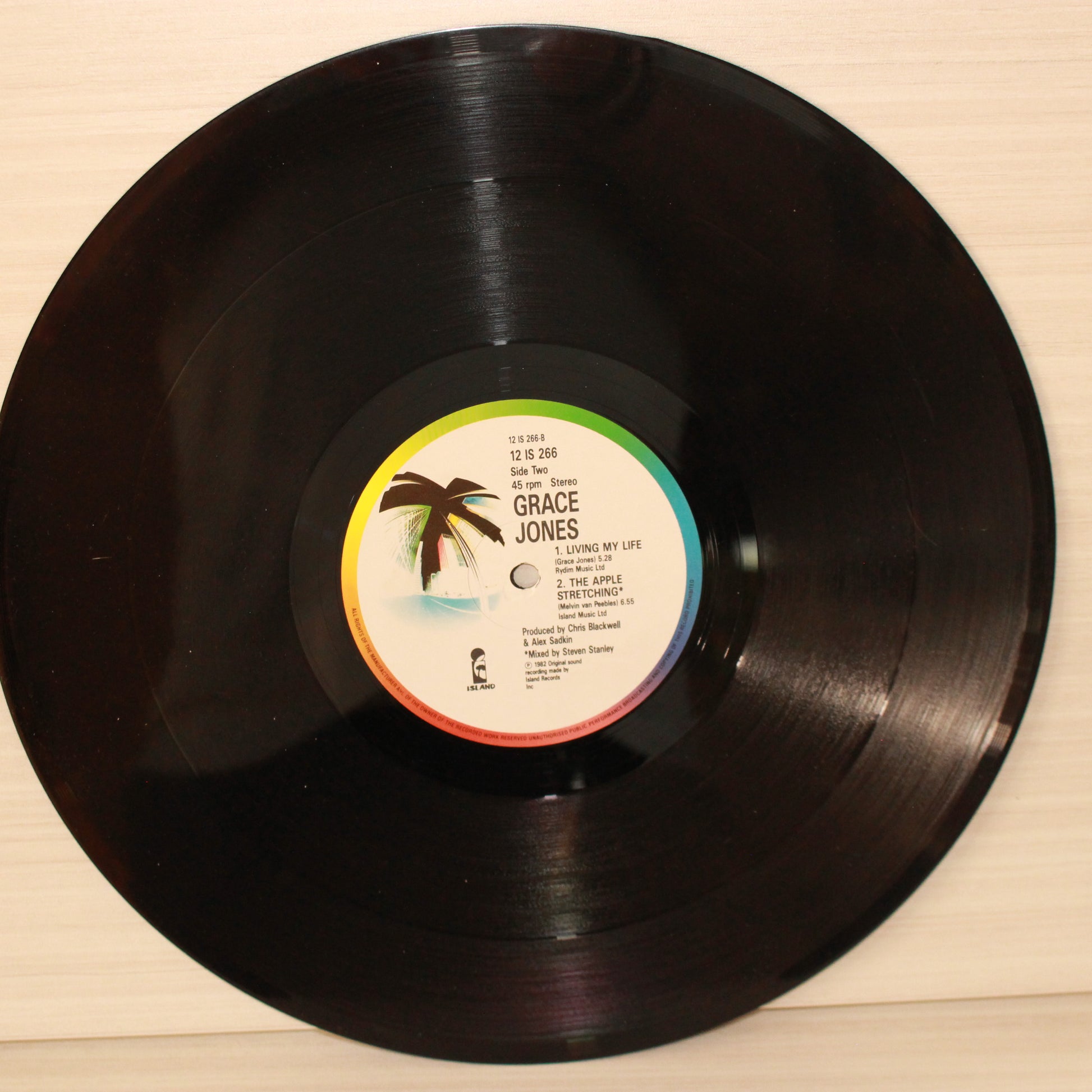 Grace Jones : Love Is The Drug (12",45 RPM,Stereo)