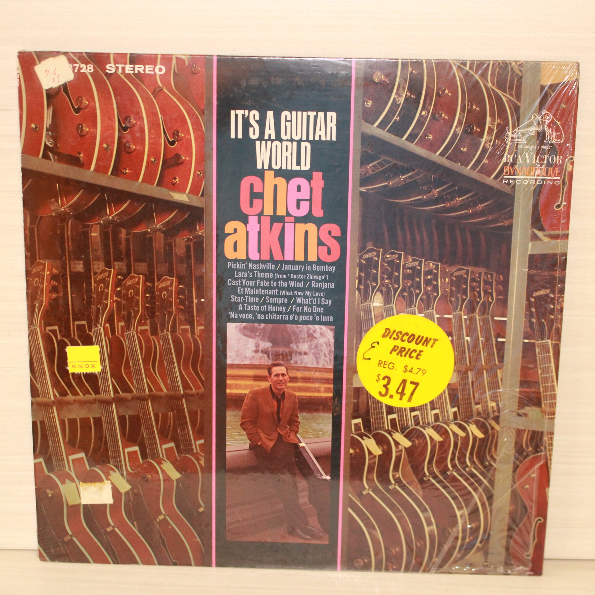 Chet Atkins : It's A Guitar World (LP,Stereo)