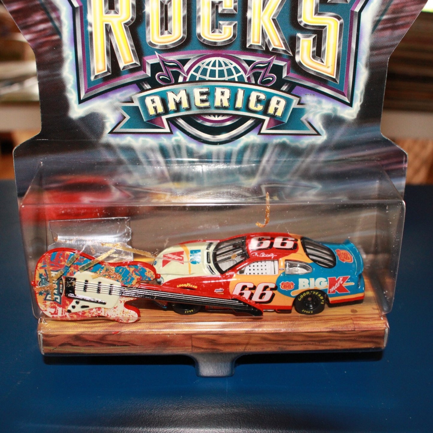 Lot of 5: Die-Cast Hot Wheels w/ Collectible Guitar  (Items 25282, 25283, 25284, 25289 and 25296)