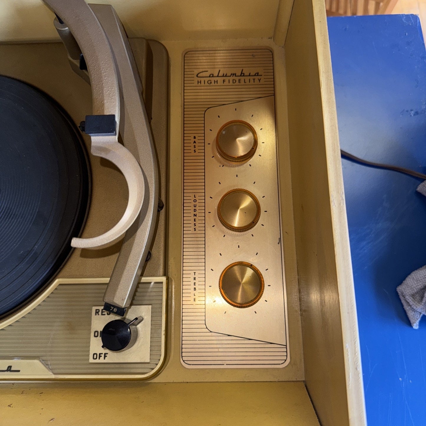 Columbia 360 K2 524 Record Changer Phonograph w/ 45 Adaptor & Spare Needle