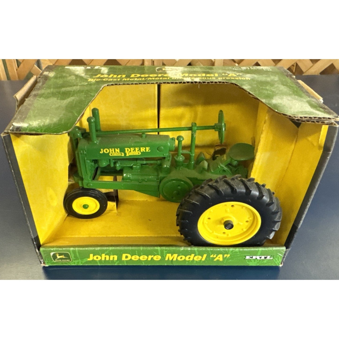 John Deere Model A Tractor 1:16 Vintage 1999 ERTL NIB