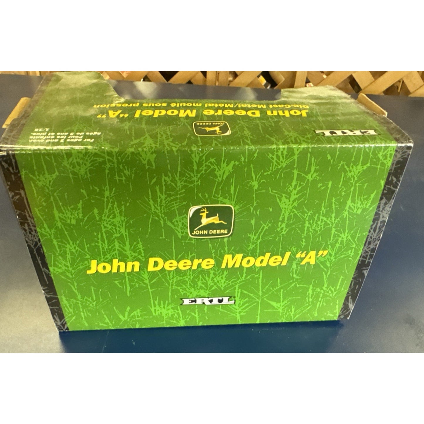 John Deere Model A Tractor 1:16 Vintage 1999 ERTL NIB