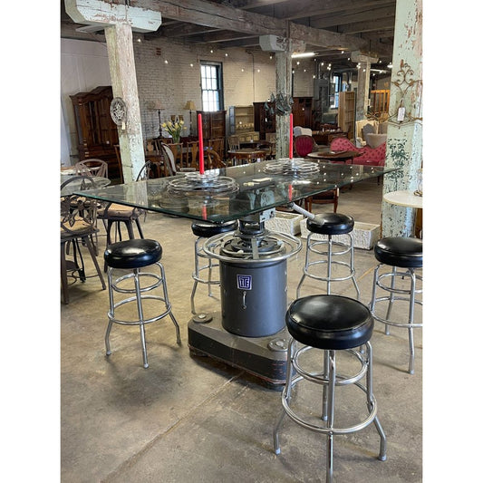 High – Top TV Broadcast Kitchen Table