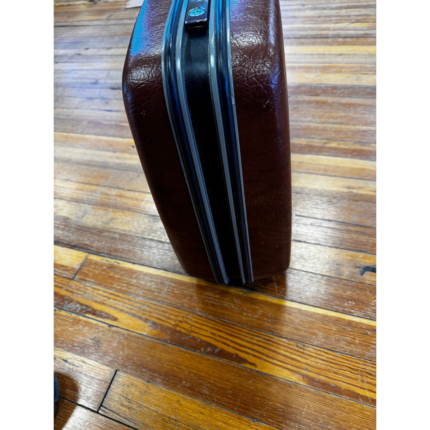 Vintage 1970's Samsonite Silhouette Series 22" Small Rolling Suitcase with Key