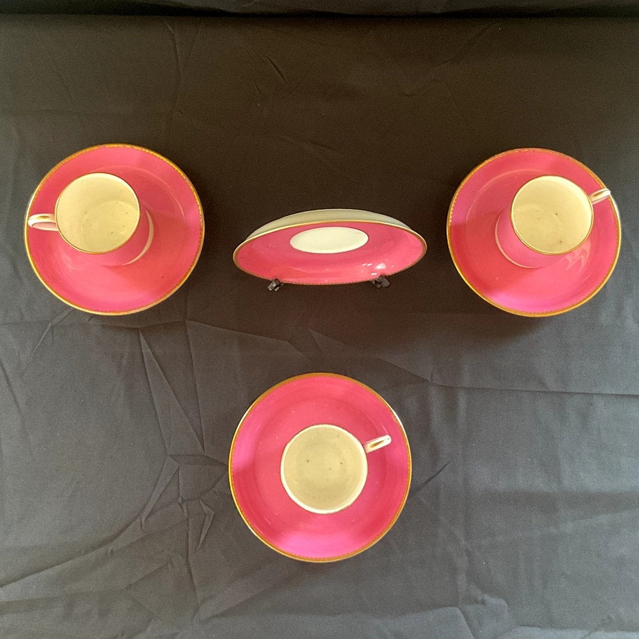 Vintage Pink Frill Cabinet Cup and Saucer Set (4 Saucers, 3 Cups)