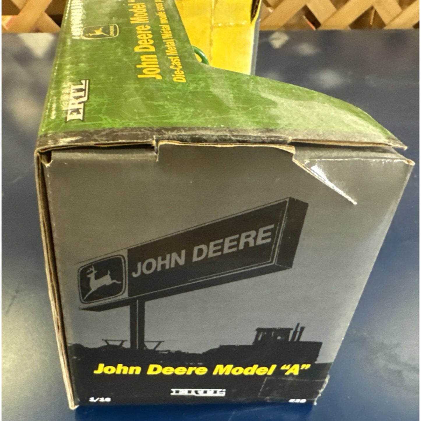 John Deere Model A Tractor 1:16 Vintage 1999 ERTL NIB