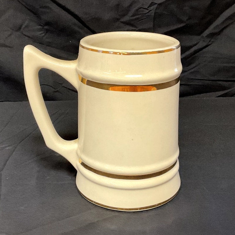 William & Mary Gold Rimmed Mug