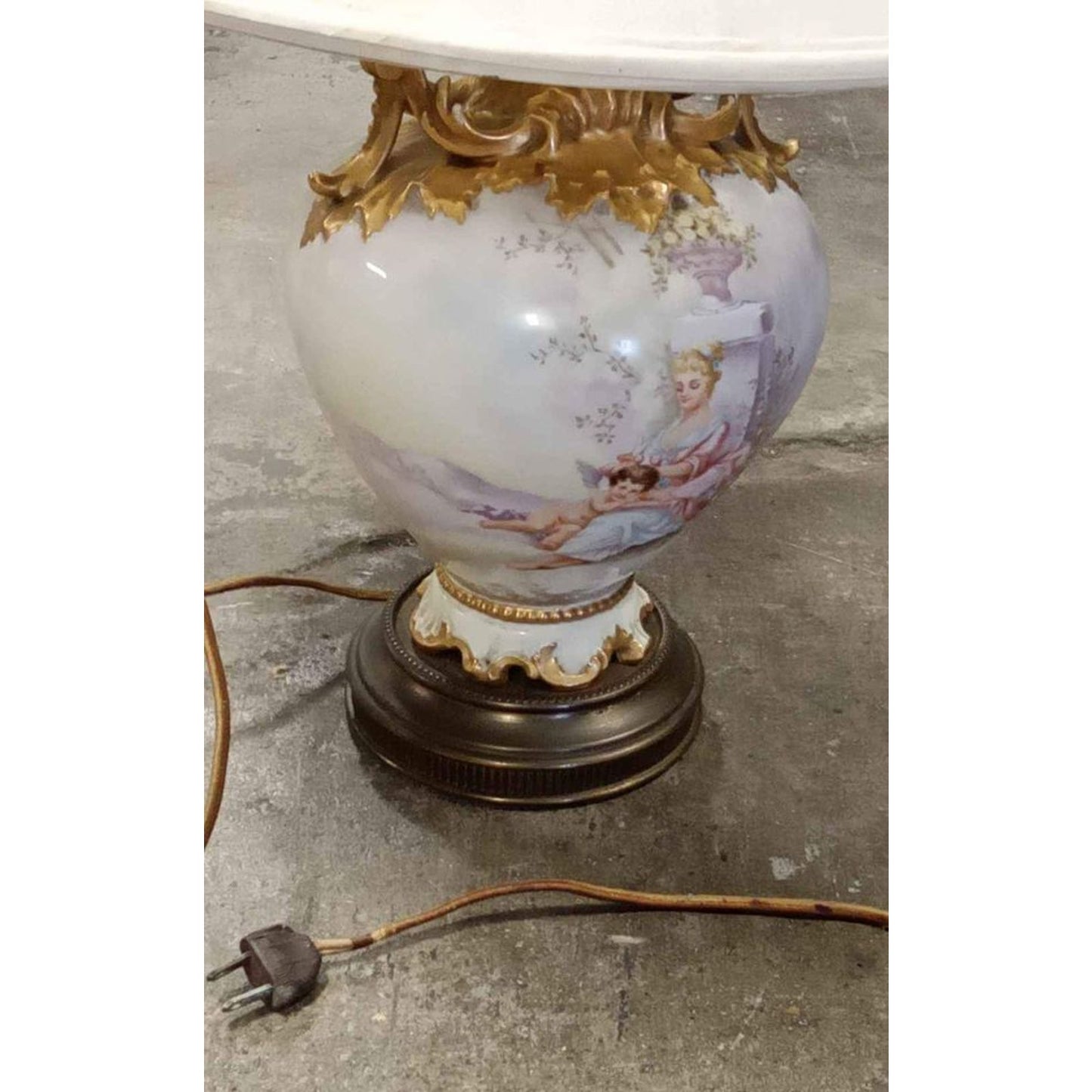 Antique Urn Shaped Table Lamp