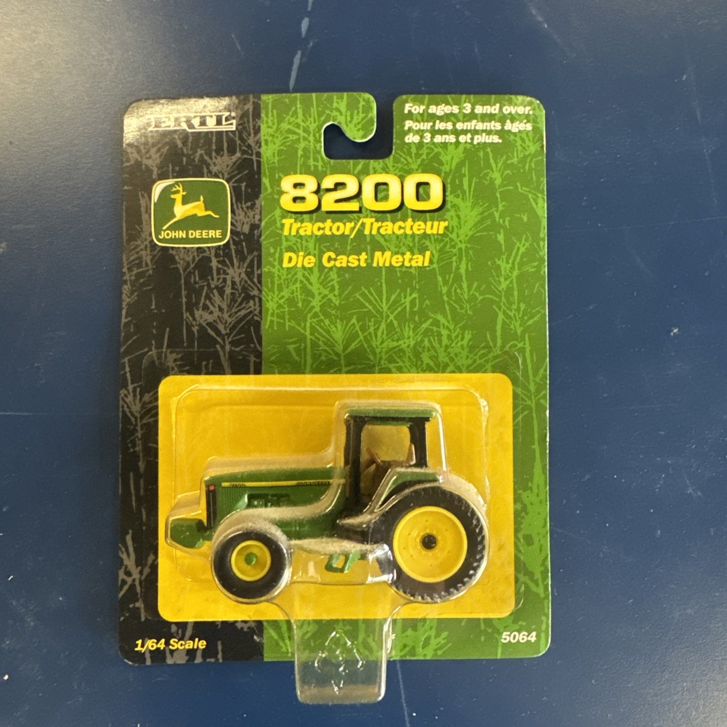 1/64 John Deere 8200 Tractor 2WD NIB