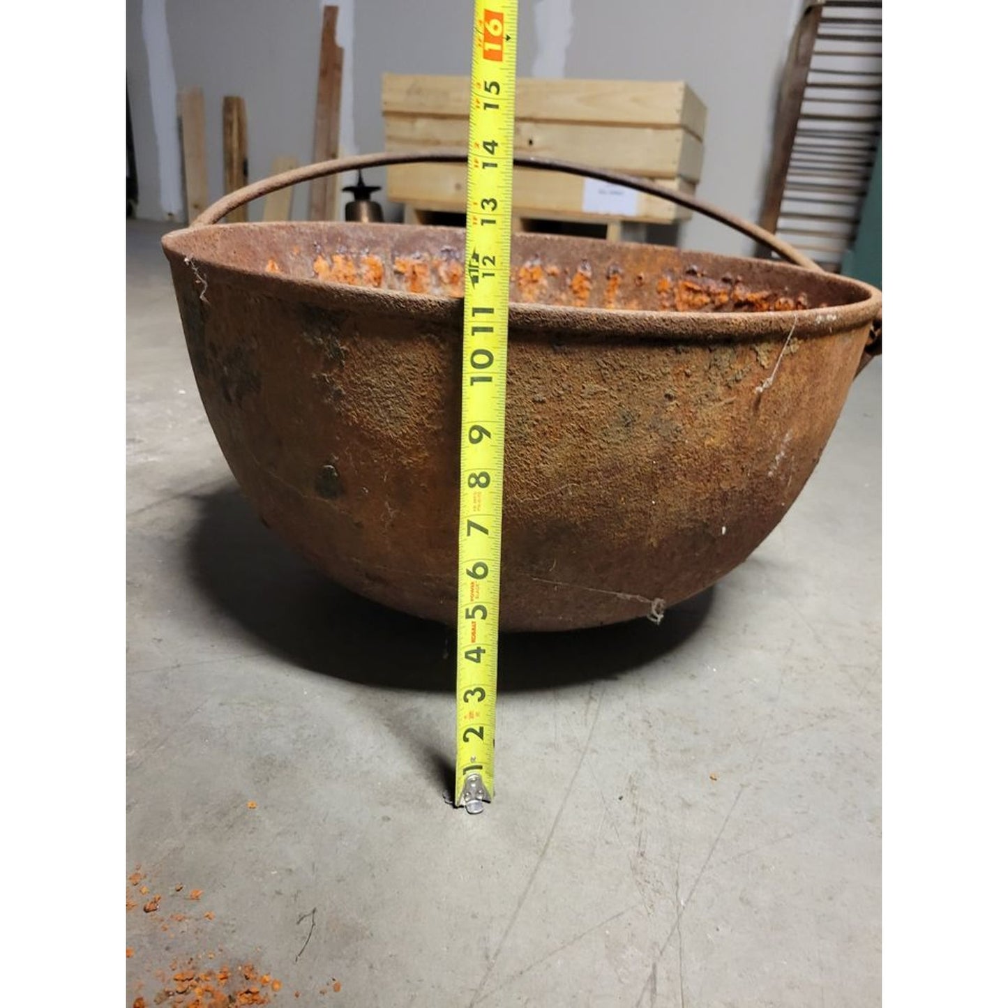 Large Vintage Cast Iron Pot