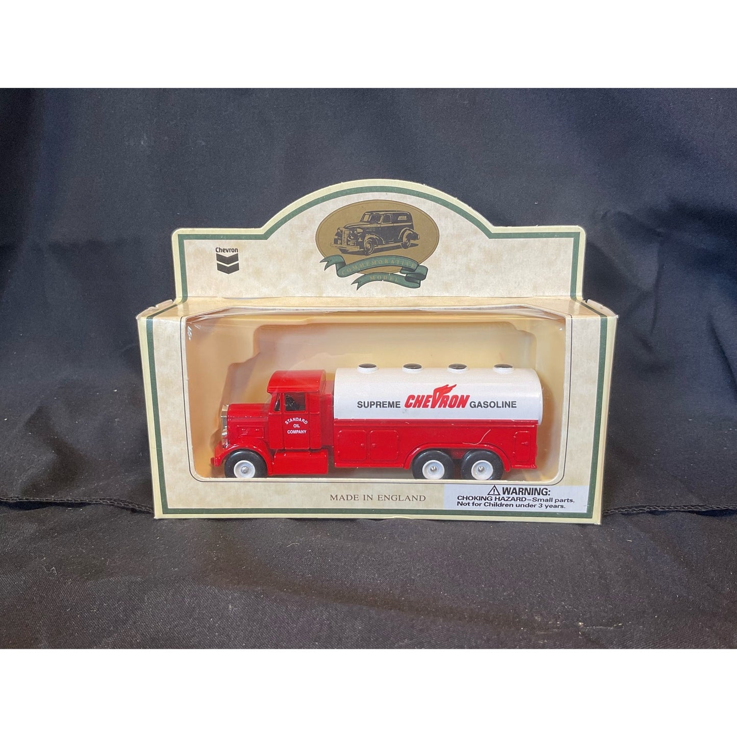 Vintage Lledo Chevron 1937 Six-Wheel Refined Oil Truck