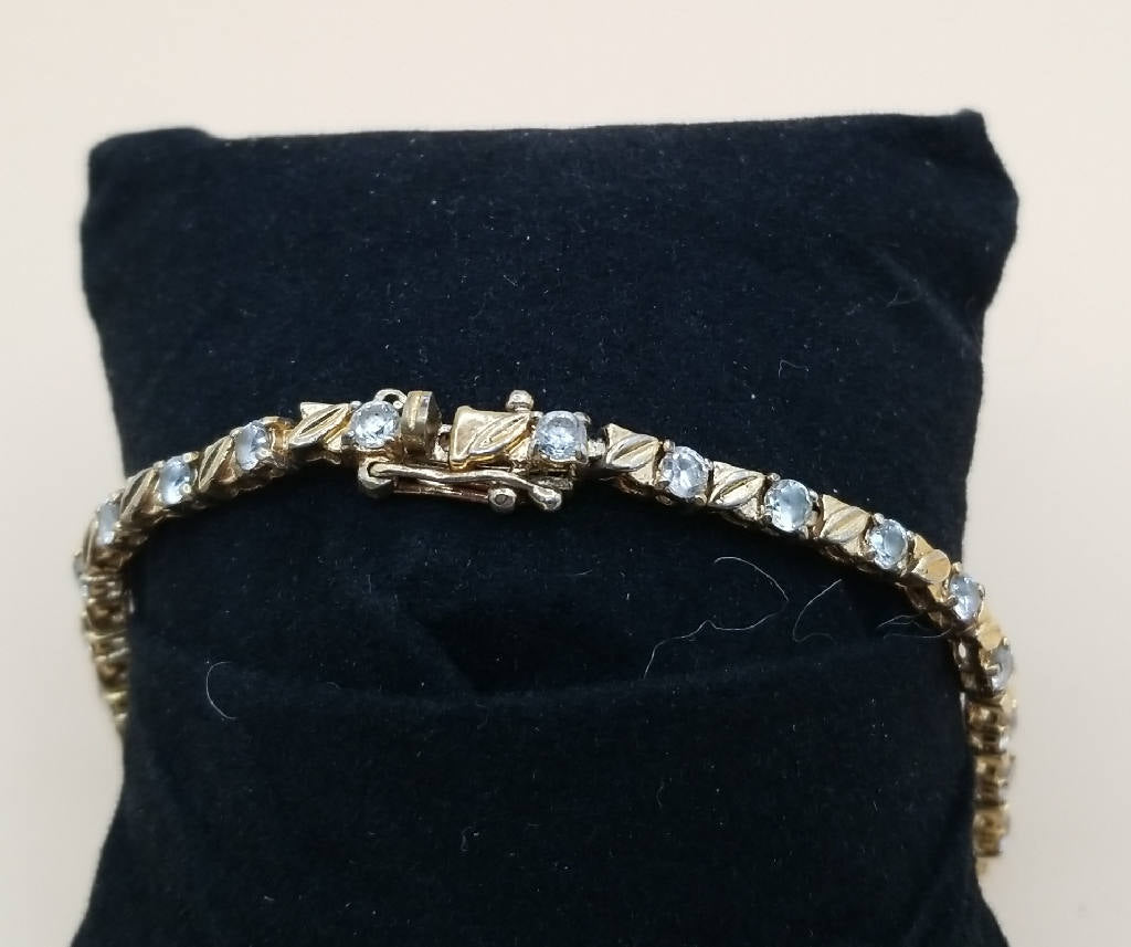 Elegant Gold-Tone Bracelet with Clear Rhinestones