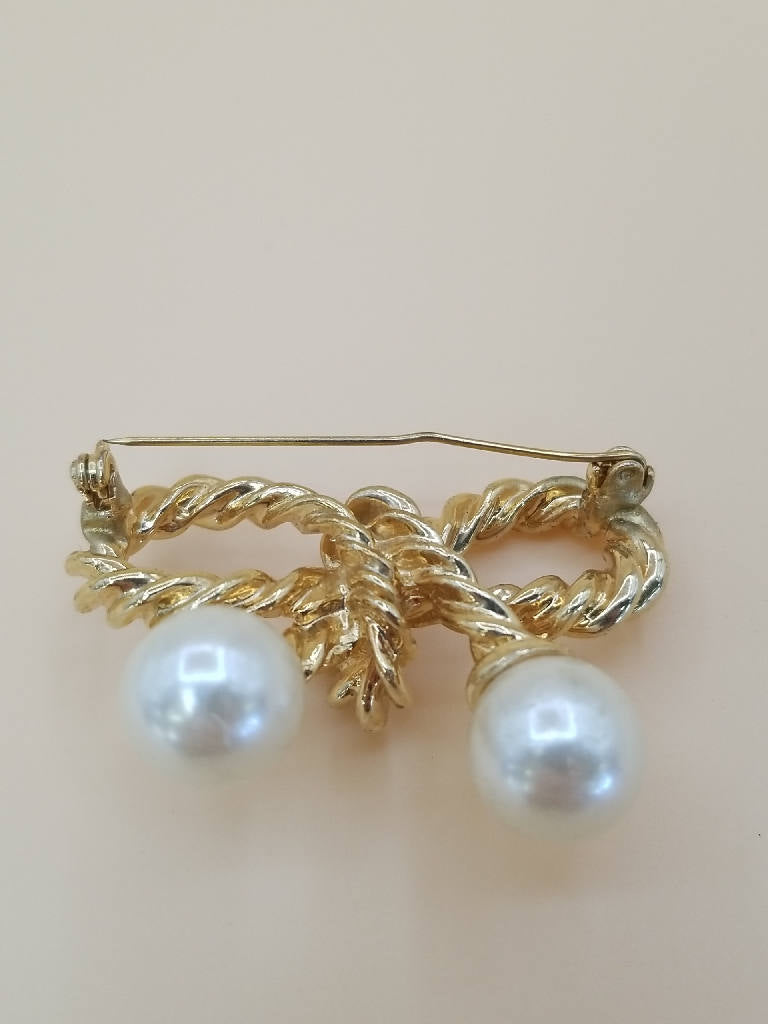 Stunning Gold Tone Bow Brooch with Faux Pearl Drops