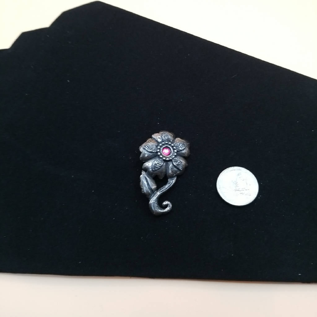 Stunning Vintage Flower Brooch with Pink Center Stone
