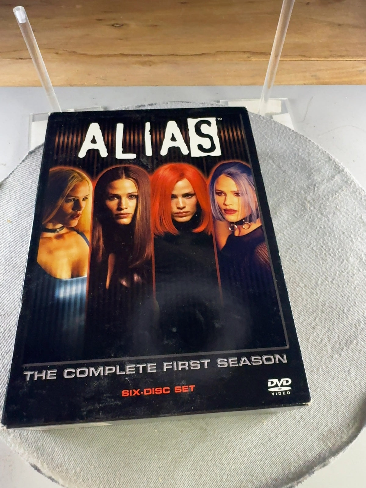 Alias (DVD, 2002) Acceptable Jennifer Garner Buena Vista Home Entertainment