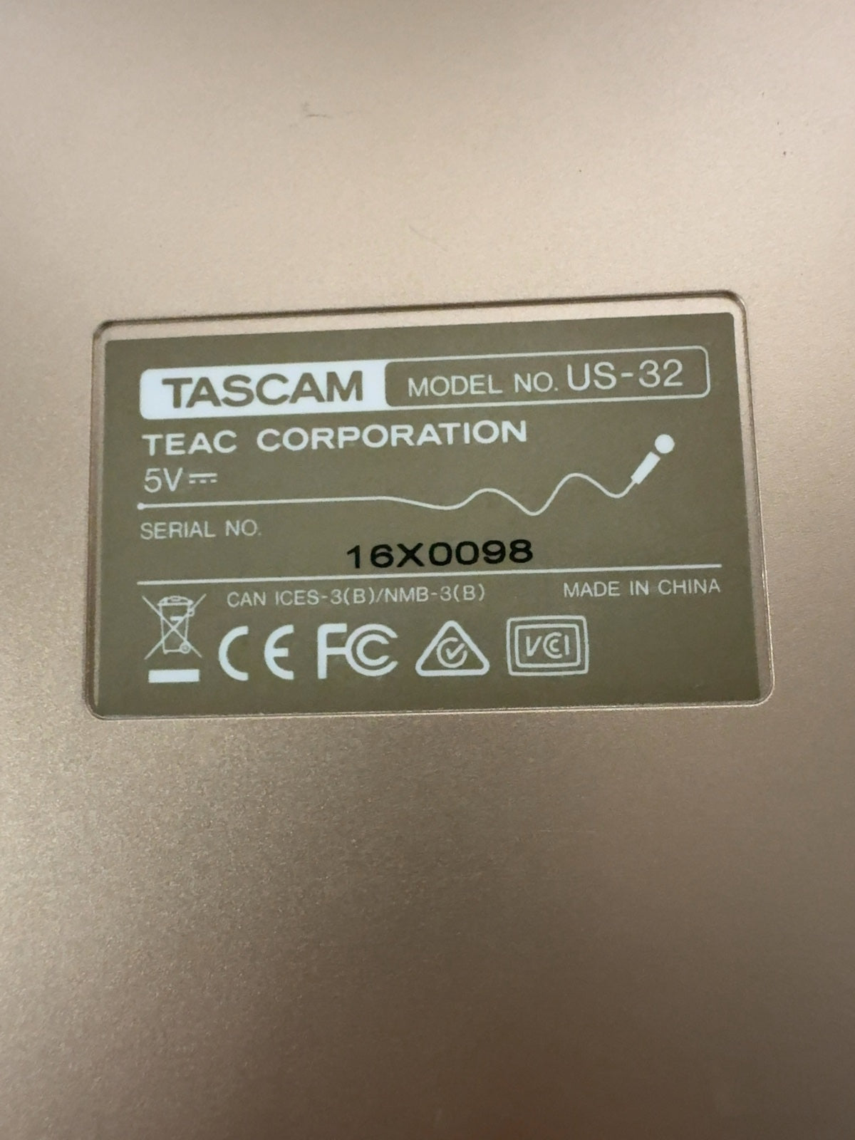 Tascam US-32 MiniStudio USB Podcasting Studio