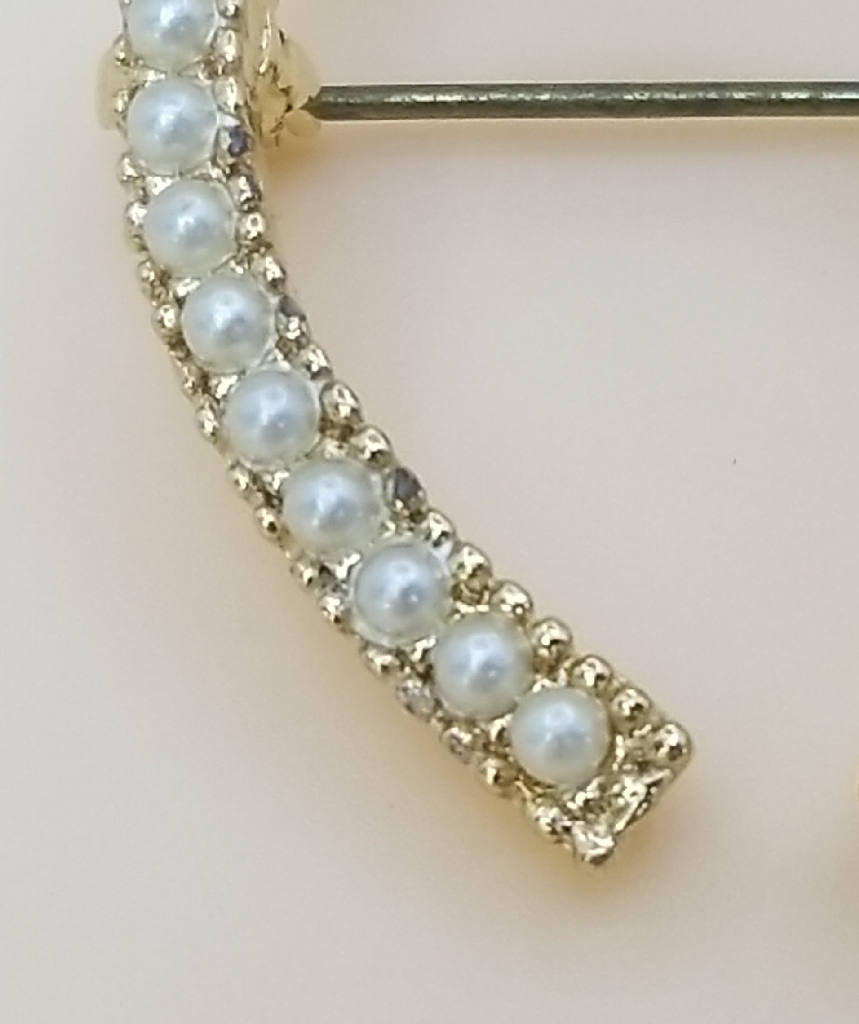 Stunning Gold Tone Horseshoe Brooch Pin with Faux Pearls