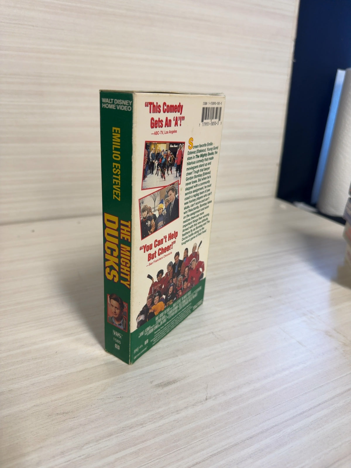 The Mighty Ducks (VHS, 1993) Emilio Estevez Walt Disney Home Video Very Good