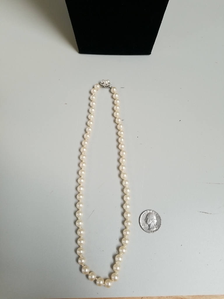Elegant Vintage Pearl Necklace with Sterling Clasp