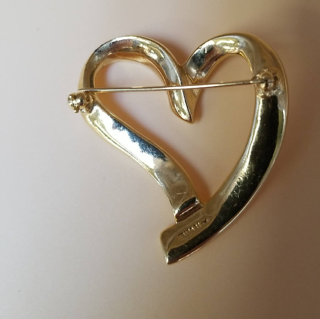 Stunning Gold Tone Heart Shaped Brooch Pin Elegant Vintage Style Jewelry