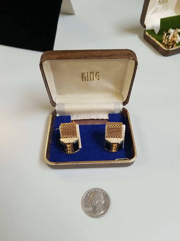 Stunning Vintage King Cufflinks Gold Tone with Black and Amber Stone Detailing