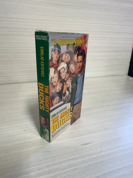 The Mighty Ducks (VHS, 1993) Emilio Estevez Walt Disney Home Video Very Good