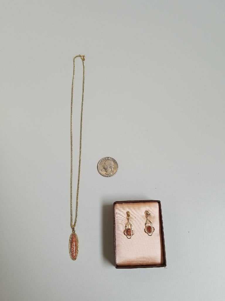 Stunning Vintage Gold Necklace and Earring Set with Red Stone