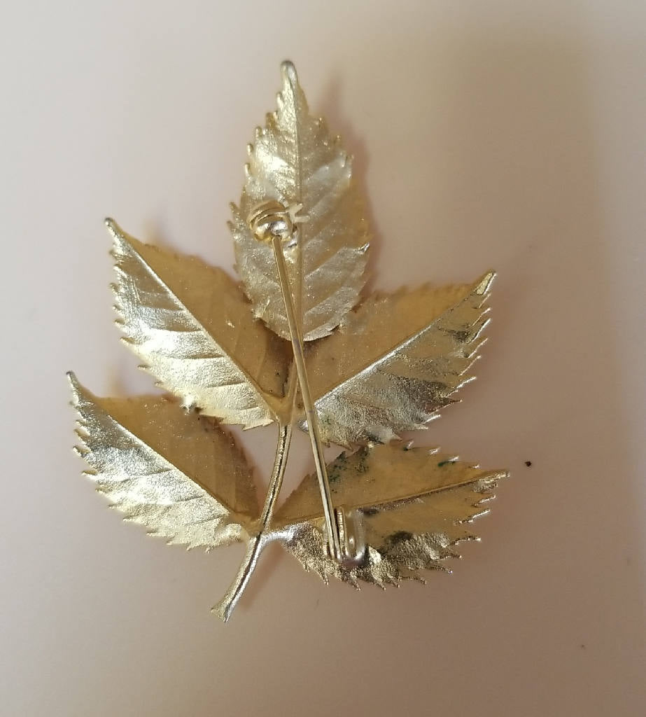 Beautiful Leaf Brooch Pin in Gold Tone Finish