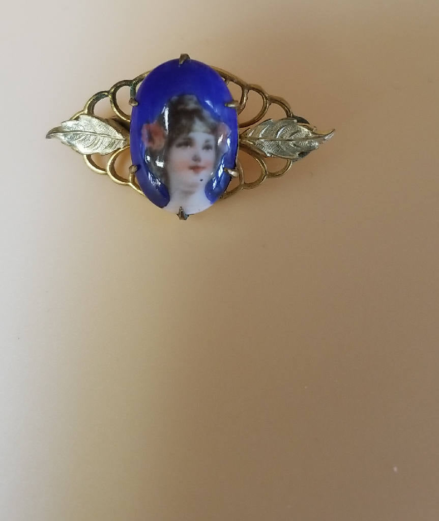 Stunning Vintage Style Portrait Cameo Brooch with Leaf Motif